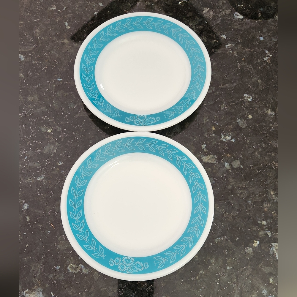 2 Vintage PYREX Teal/ Turquoise and White * Laurel Leaf Dinner Plates EUC